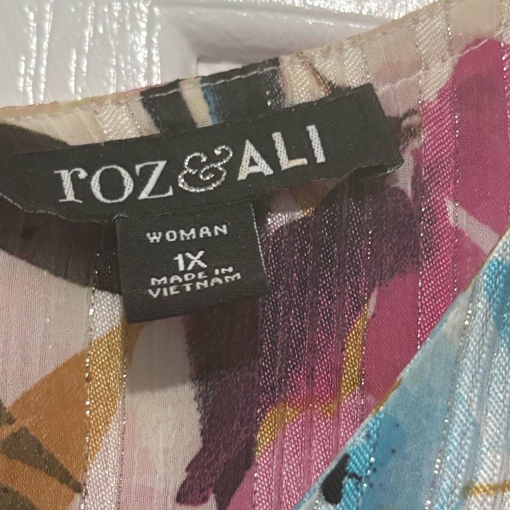Roz & Ali Vibrant Floral Blouse - Picture 6 of 6